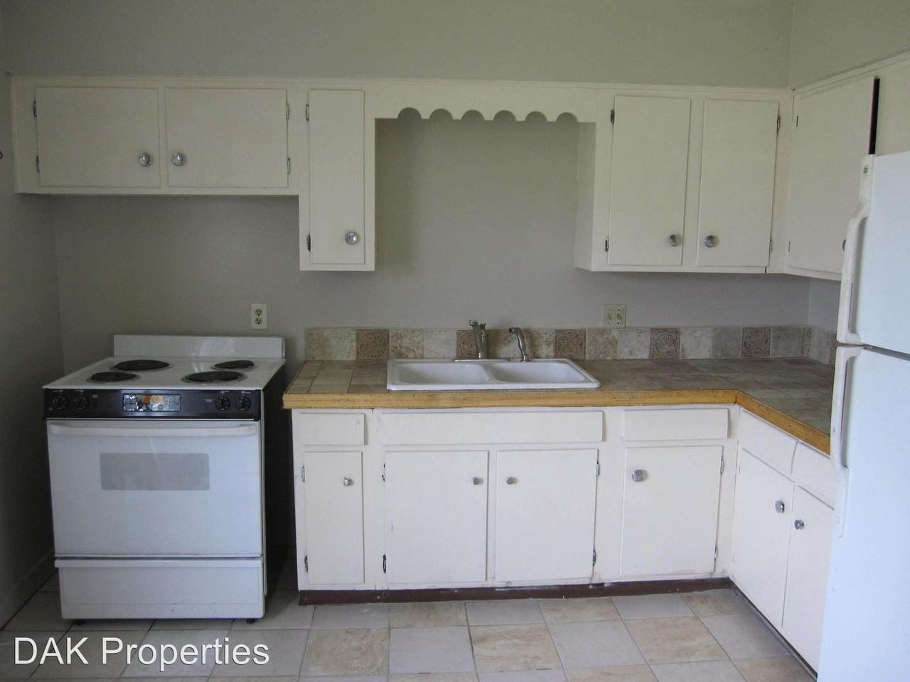 8810 W Silver Spring Dr - Photo 2 of 5