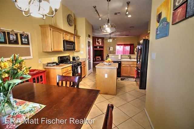 11650 S Dorothy Dr - Photo 3 of 10