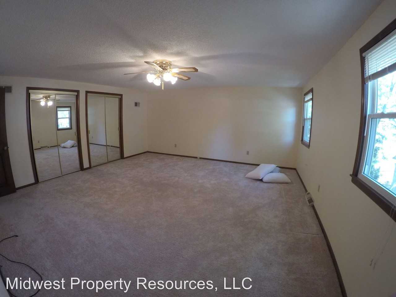 901 NW Chestnut Cir - Photo 3 of 9