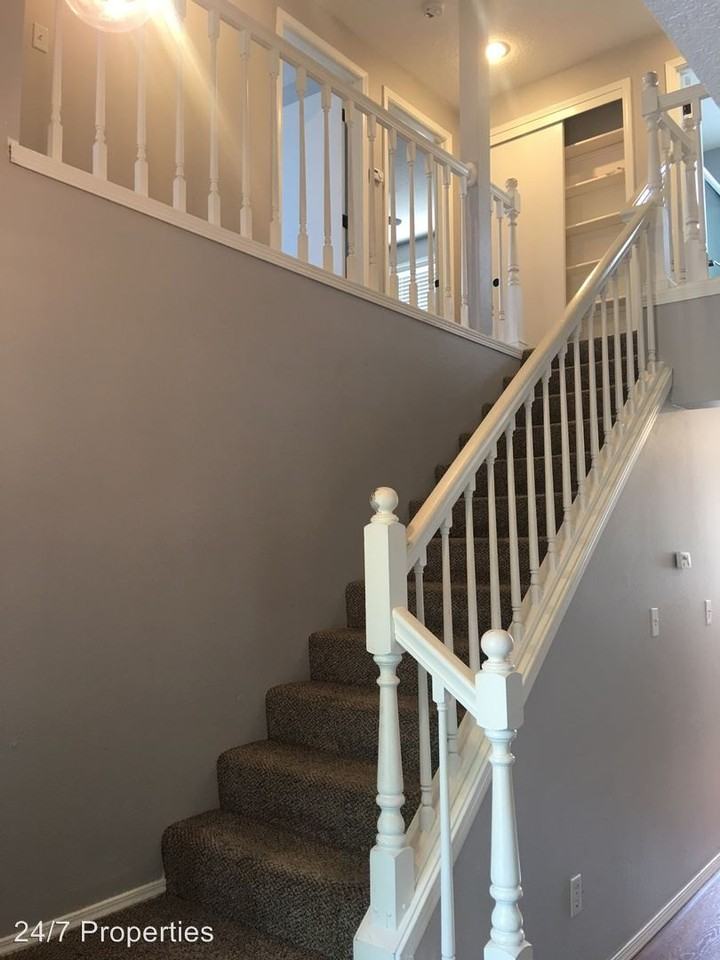 16705 SE Kingsridge Ct - Photo 3 of 14