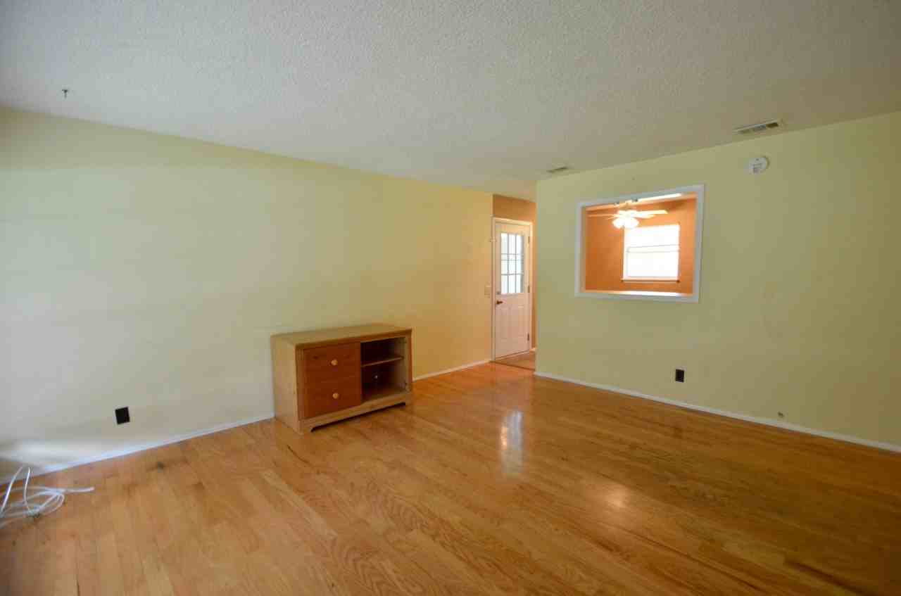 1010 Locksley Dr - Photo 3 of 11
