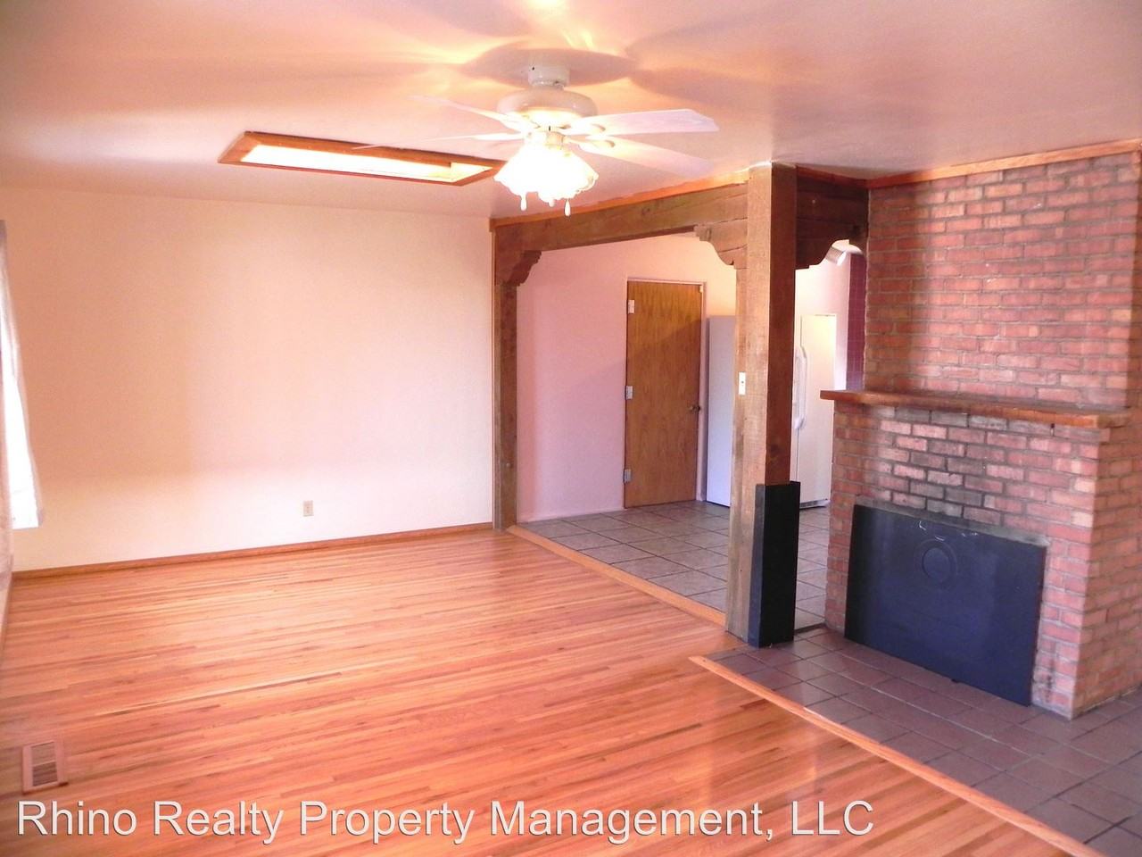 1704 Valencia Dr NE - Photo 3 of 15