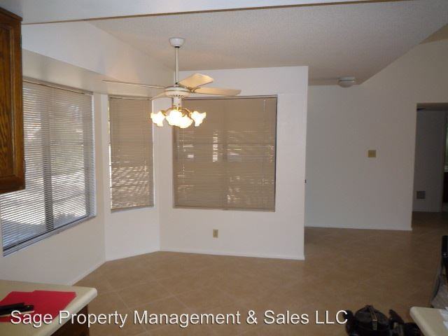 9439 E Paradise Dr - Photo 3 of 6