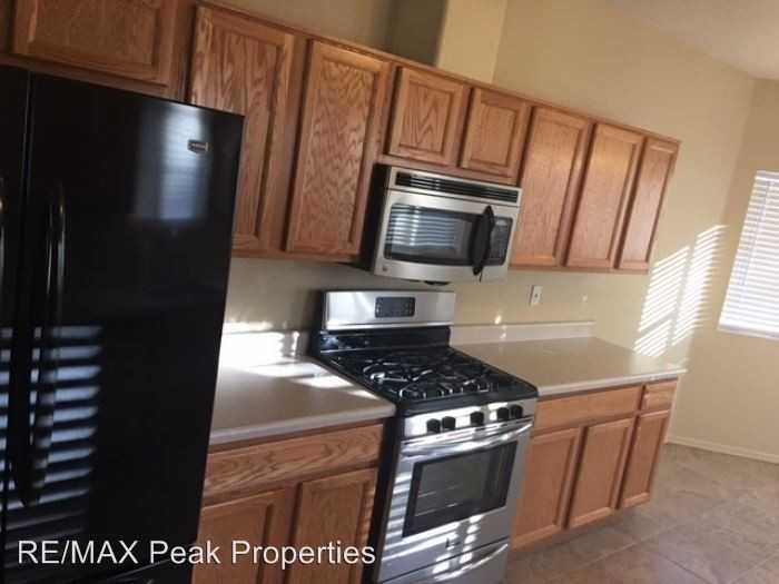 2104 S Thompson Loop - Photo 2 of 12