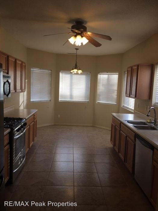 2104 S Thompson Loop - Photo 3 of 12