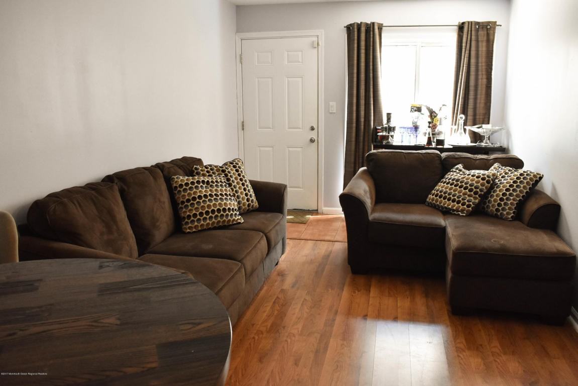 526 Tivoli Ct - Photo 2 of 7