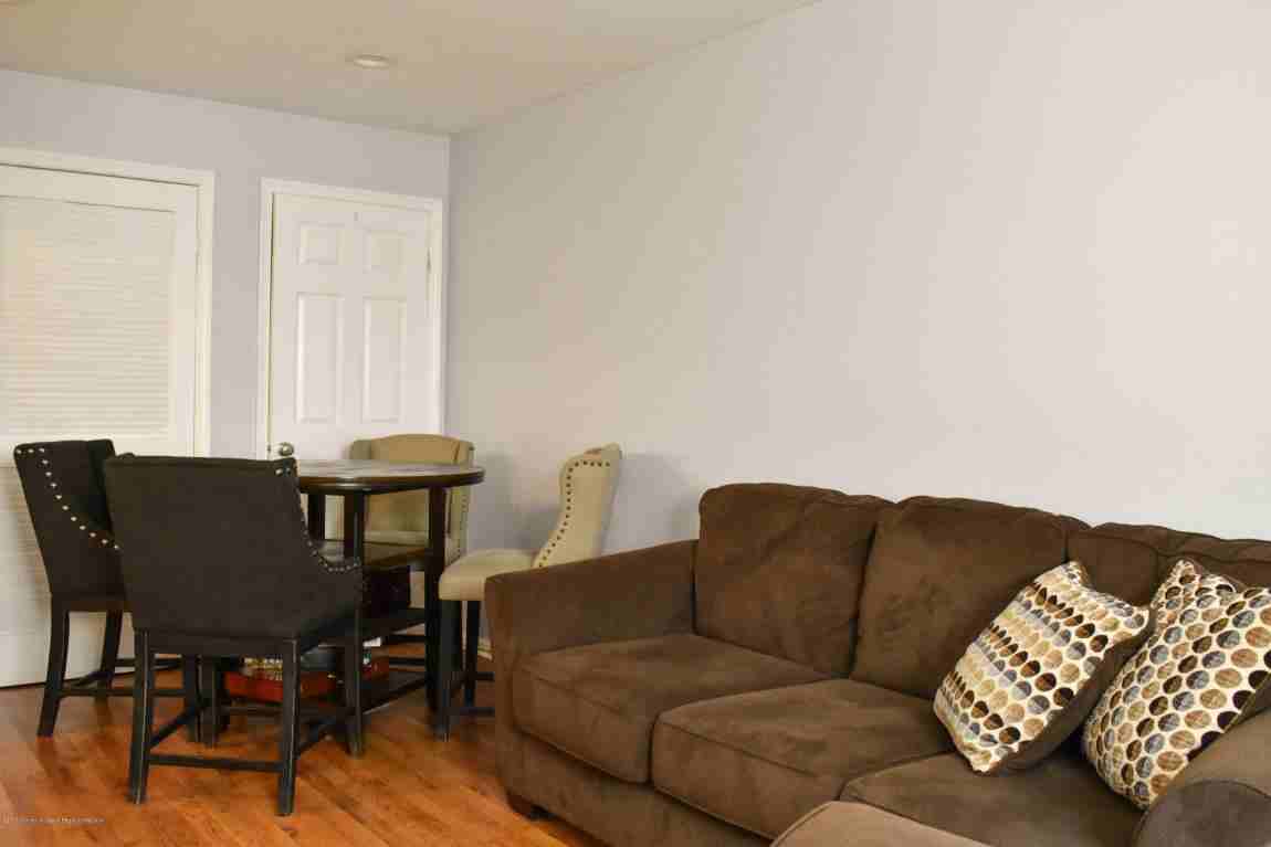 526 Tivoli Ct - Photo 3 of 7