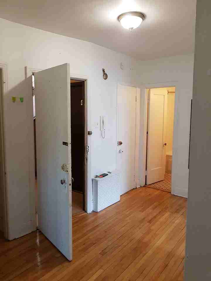 5290 Avenue Victoria #5 - Photo 2 of 7