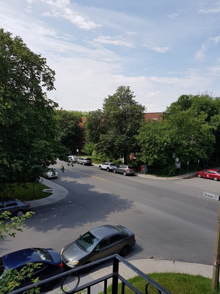 5290 Avenue Victoria #5 - Photo 3 of 7