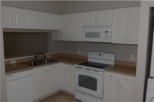 16721 Hemingway Dr - Photo 3 of 7