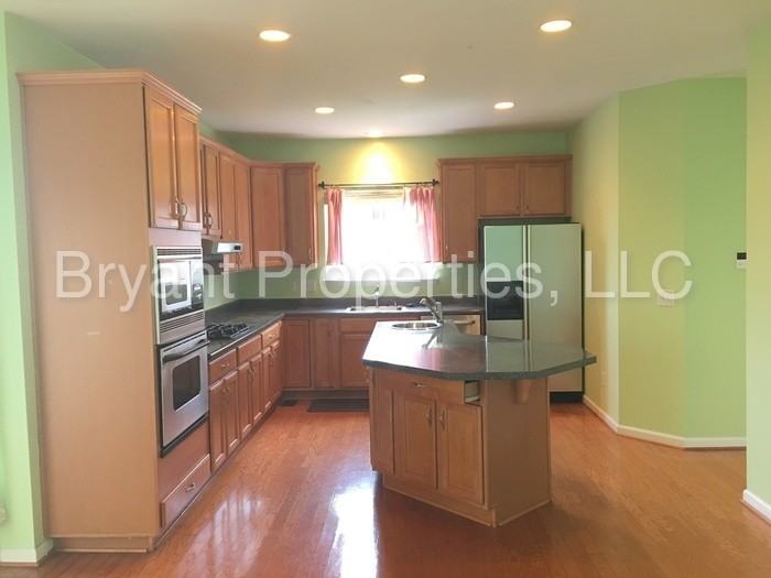 203 River Bend Ln - Photo 2 of 15