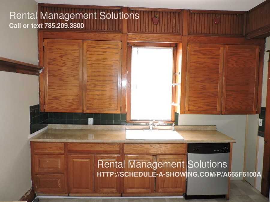 704 SW Clay St - Photo 2 of 12