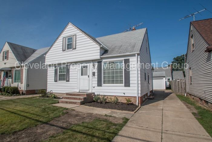 1634 Mapledale Rd - Photo 3 of 31