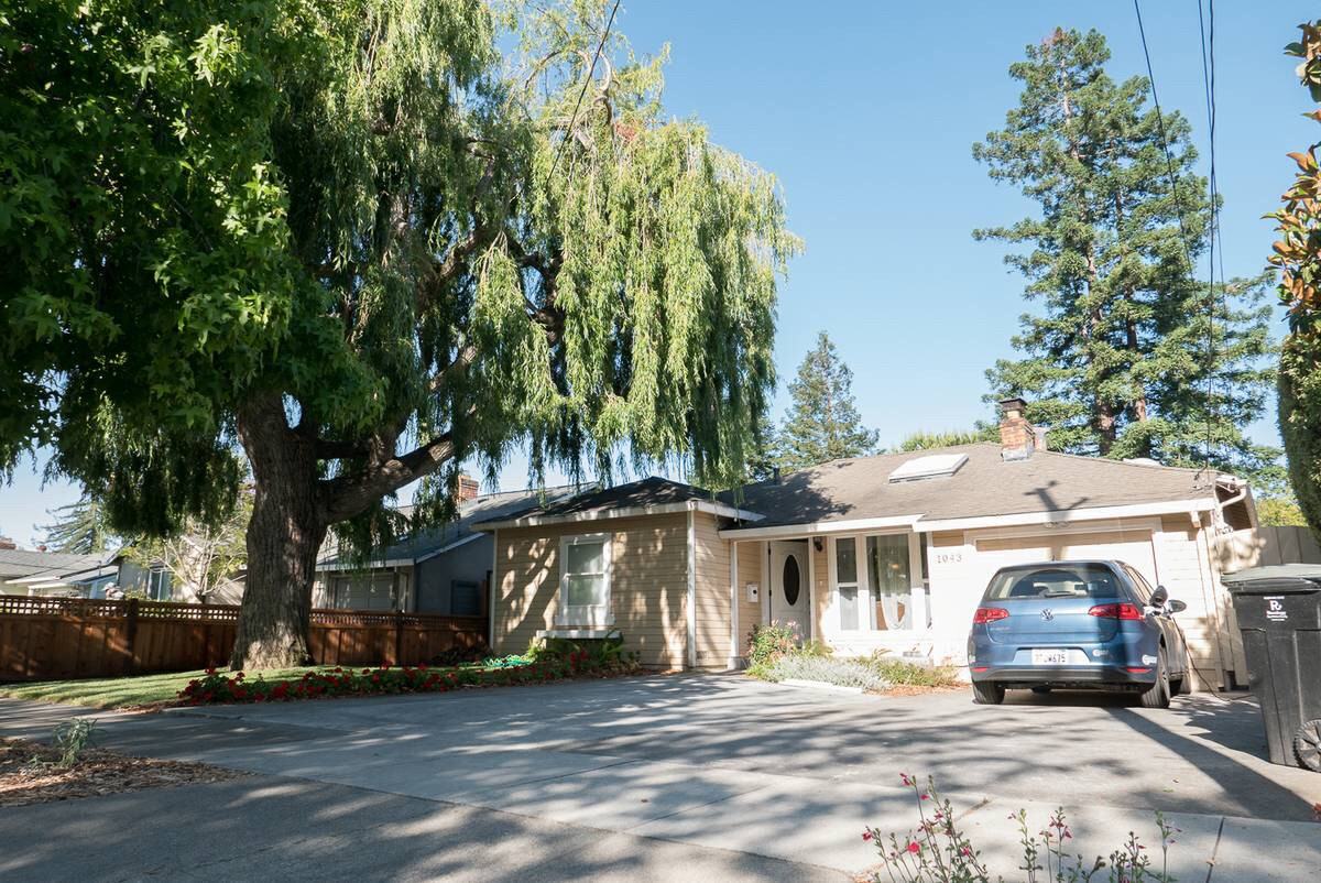 1043 10th Ave - Photo 2 of 12