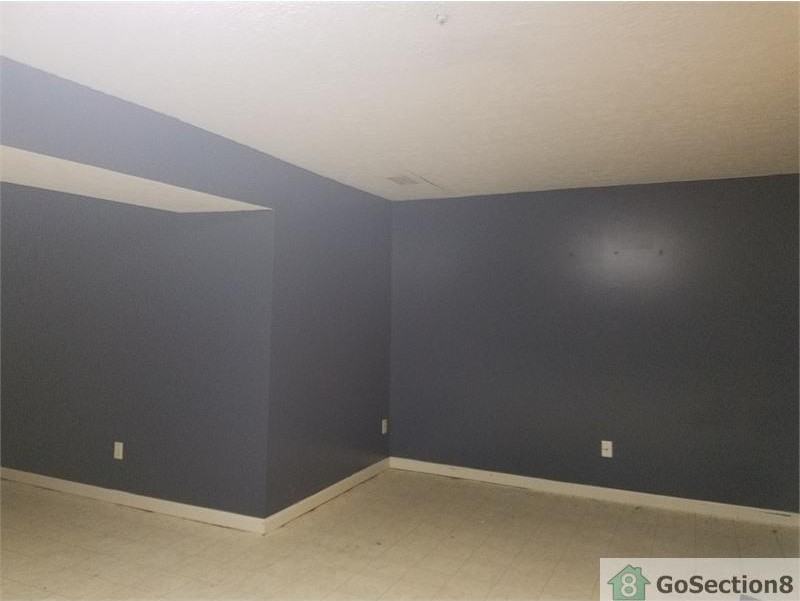 3945 Bush Ct - Photo 3 of 6