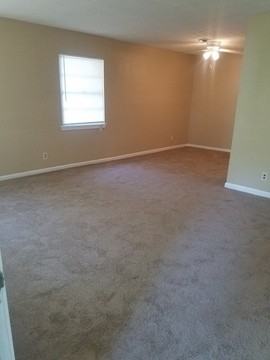 257 Roxton Ln - Photo 2 of 13