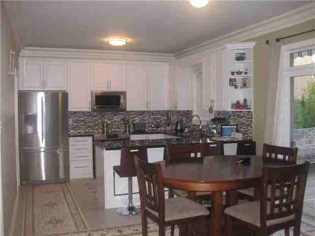 1049 Blackhall Crescent - Photo 2 of 10