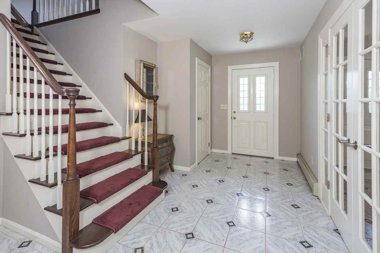 186 Harlingen Rd - Photo 3 of 28