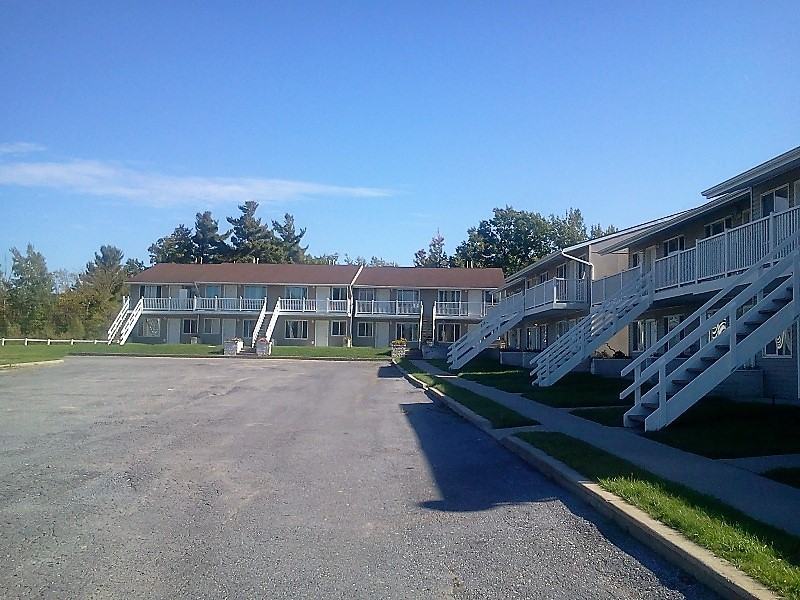66 Bay Colony Apartments, Anthony St. - Photo 2 of 12