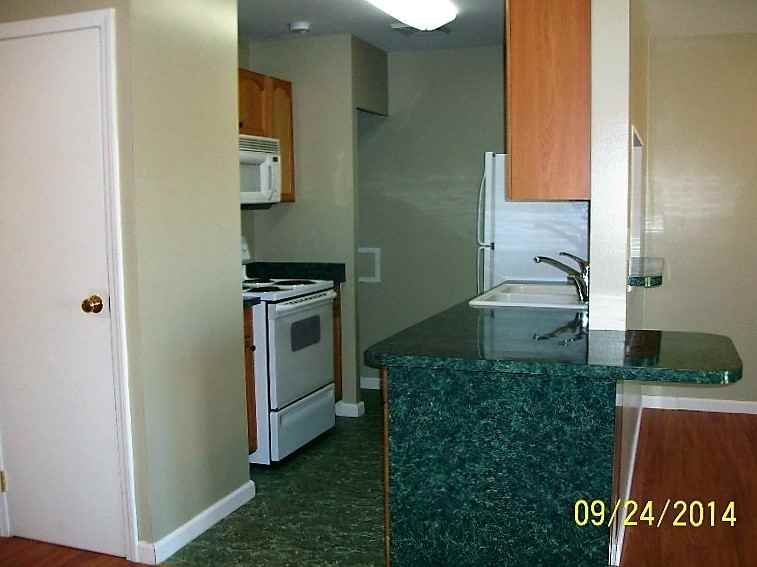 66 Bay Colony Apartments, Anthony St. - Photo 3 of 12