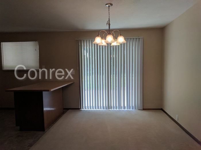 240 Hilltop Dr - Photo 3 of 12