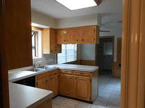 34 Camelback Ct - Photo 3 of 8