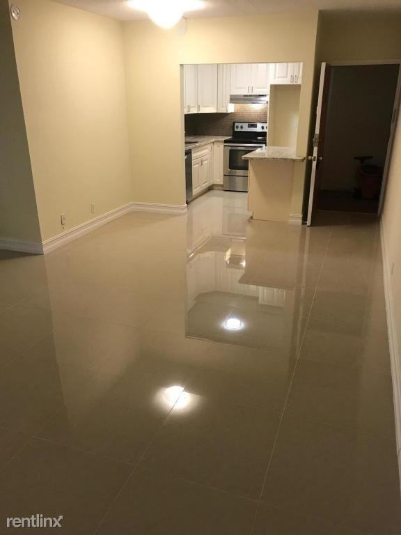 626 NW 13th St - Photo 2 of 10