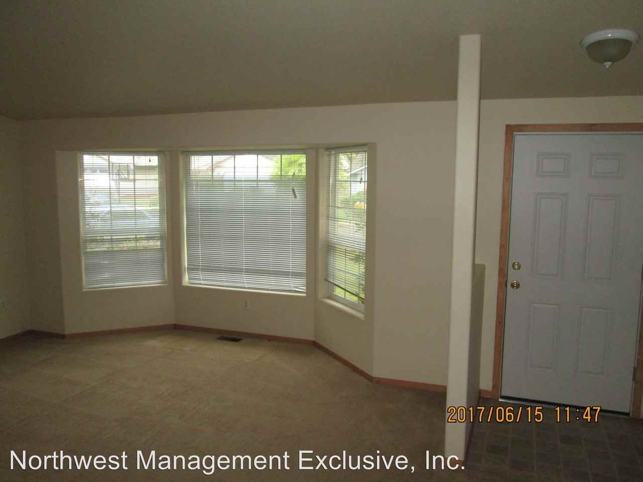 11620 NE 15th St - Photo 2 of 13