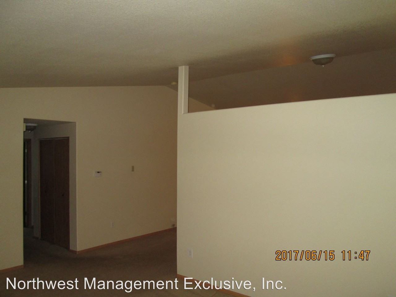 11620 NE 15th St - Photo 3 of 13