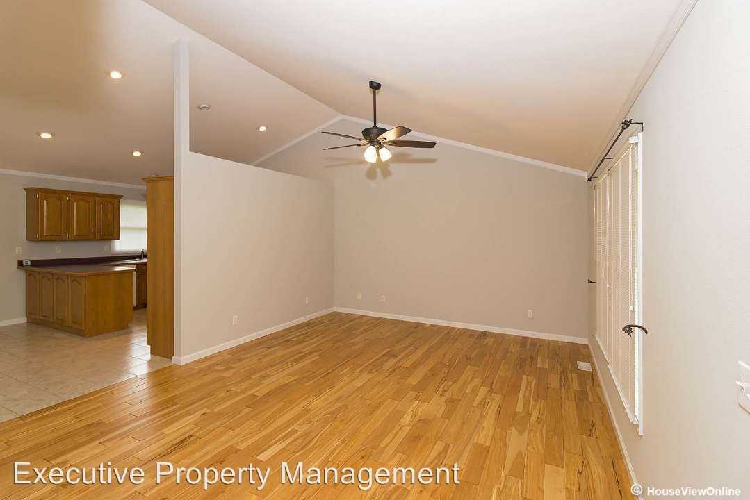 1445 Boxwood Dr - Photo 2 of 20
