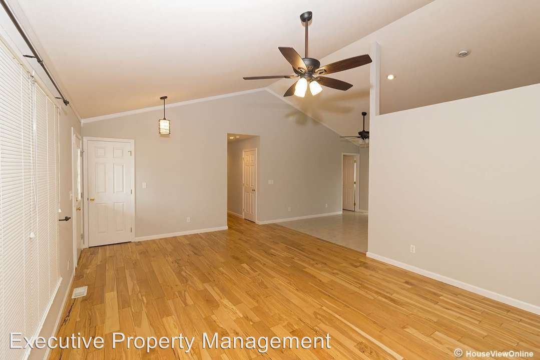 1445 Boxwood Dr - Photo 3 of 20