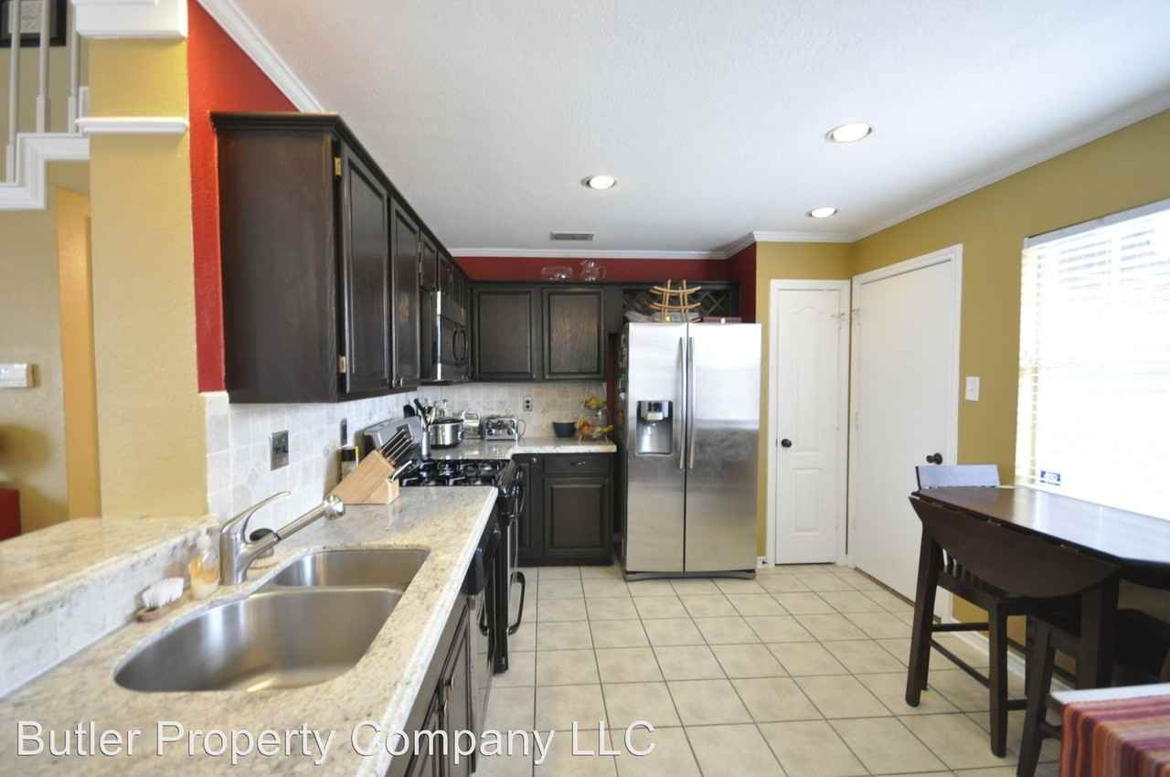 908 Lake Bluff Dr - Photo 3 of 21