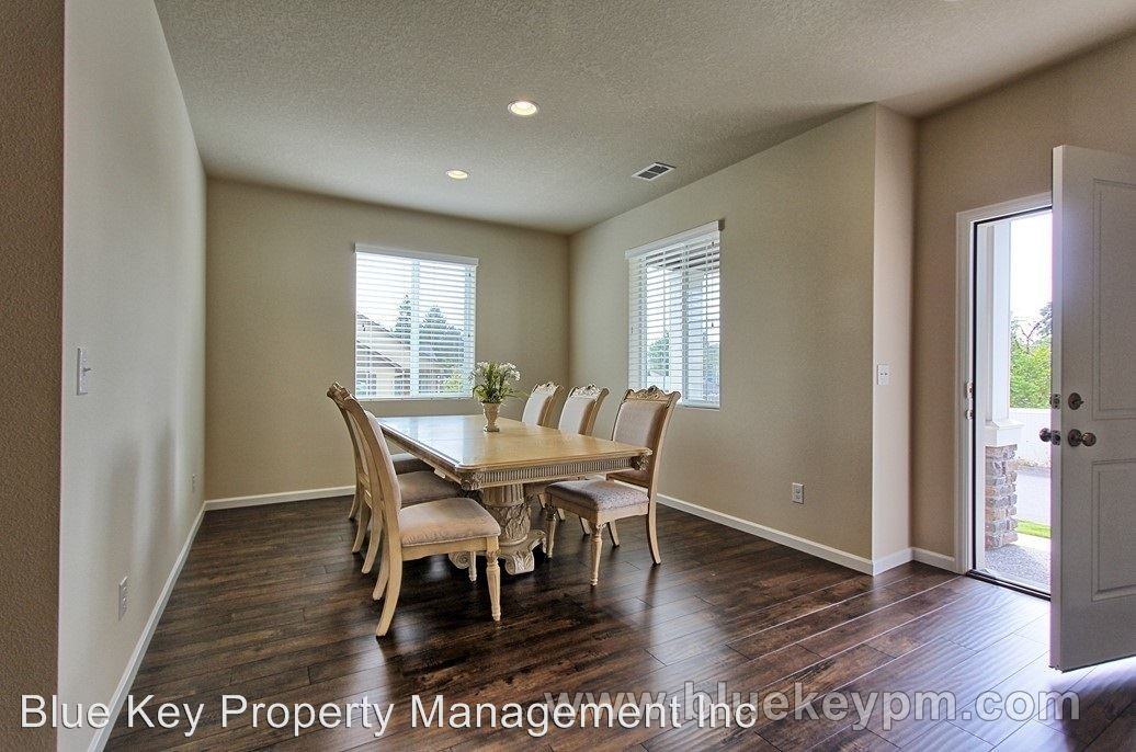 2600 NE 50th Cir - Photo 3 of 19