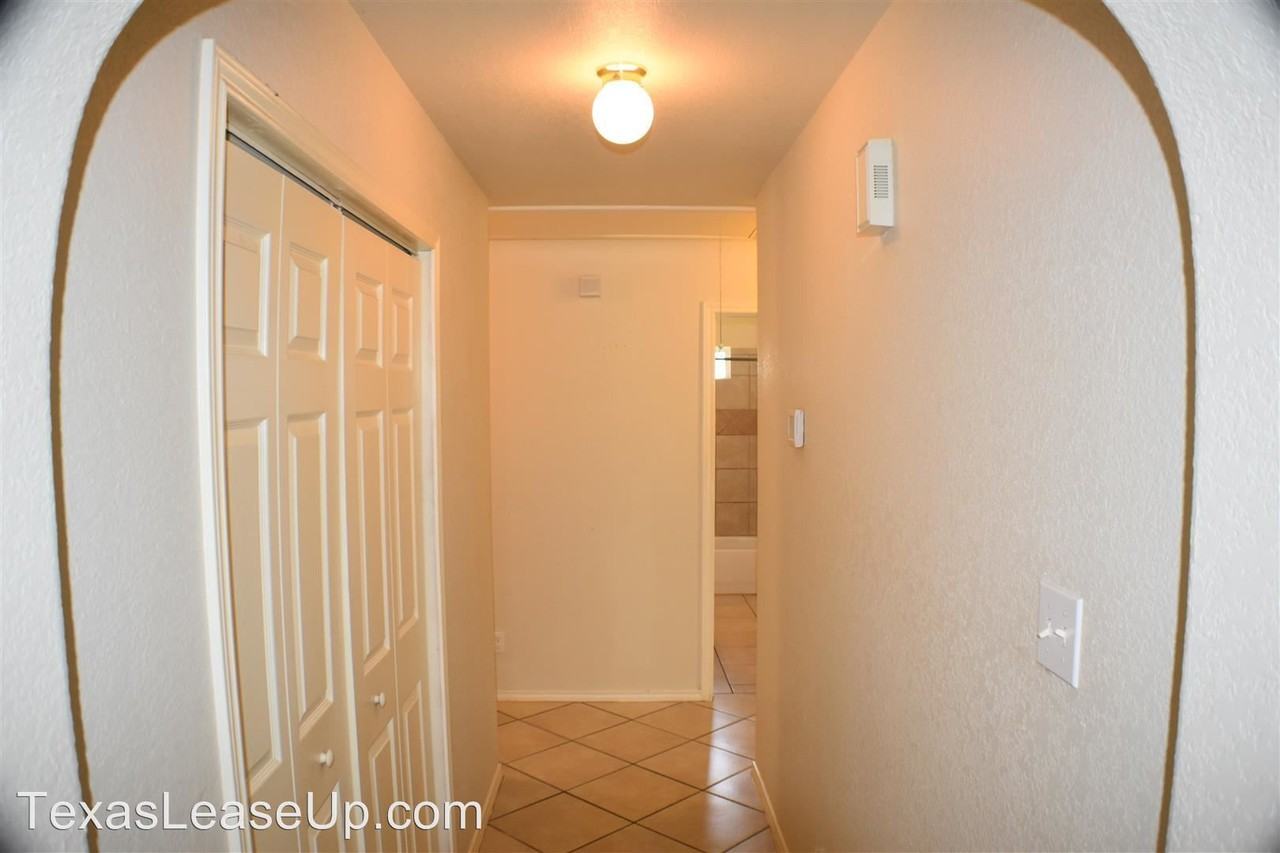 642 John Adams Dr - Photo 2 of 3