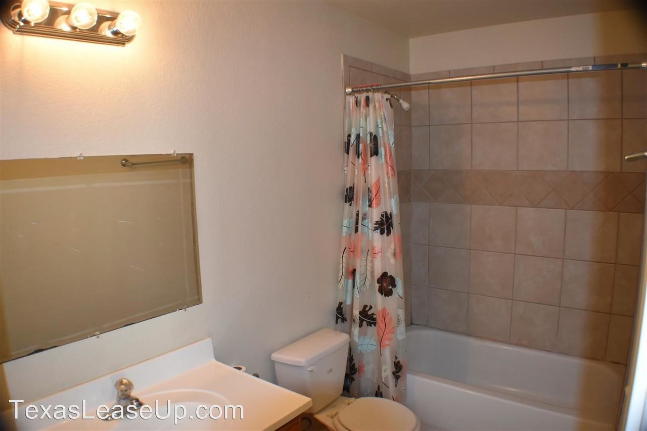 642 John Adams Dr - Photo 3 of 3