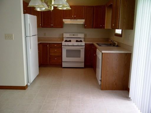 224 Tanglewood Dr - Photo 2 of 3