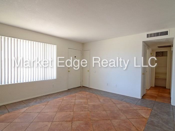 3015 N 77th Ave - Photo 3 of 15