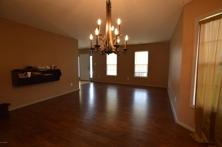 103 Mandy Lane - Photo 3 of 10