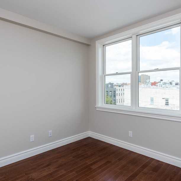 Knickerbocker Avenue #8i