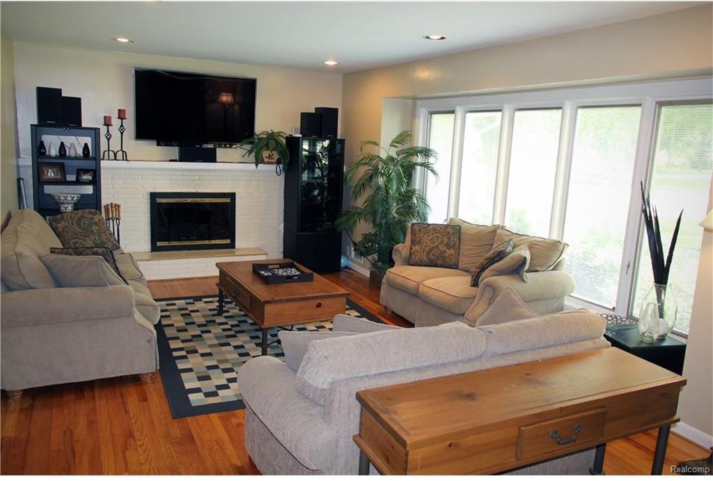 30550 Stellamar St - Photo 2 of 12