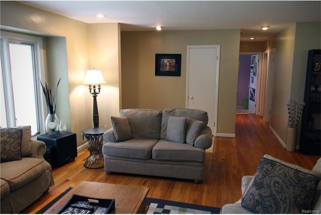 30550 Stellamar St - Photo 3 of 12