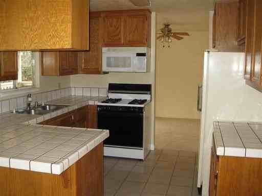 19597 Freshwater Dr - Photo 2 of 12