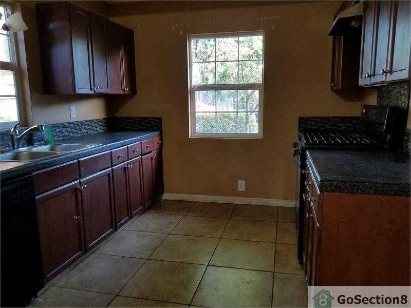 250 Lindley Dr - Photo 2 of 5