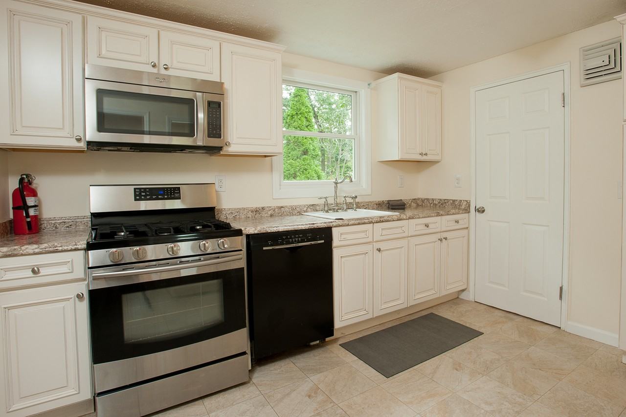 65 Woodcrest Cir - Photo 3 of 10