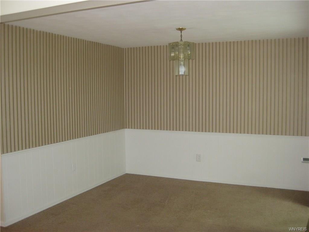 60 Carriage Dr - Photo 2 of 8