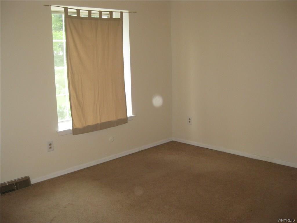 60 Carriage Dr - Photo 3 of 8