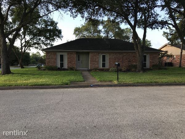 2204 Lazy Oaks Ln - Photo 2 of 17