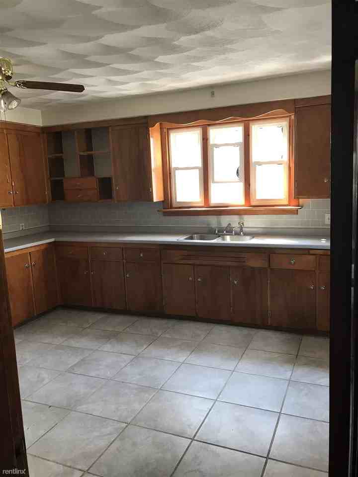 172 Freeborn Ave - Photo 3 of 8