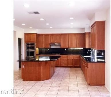 4545 Edgewater Cir - Photo 2 of 27