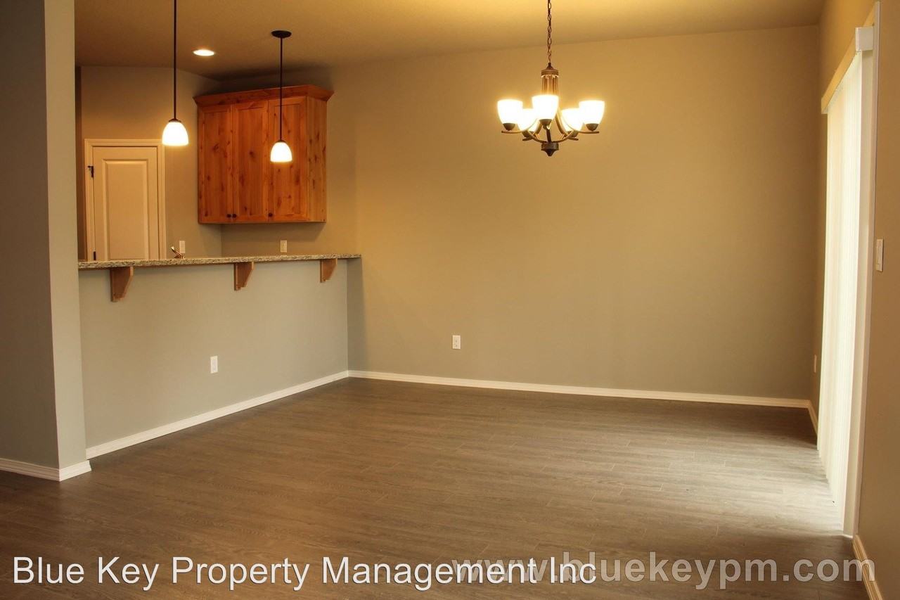 13706 NE 64th Cir - Photo 3 of 23